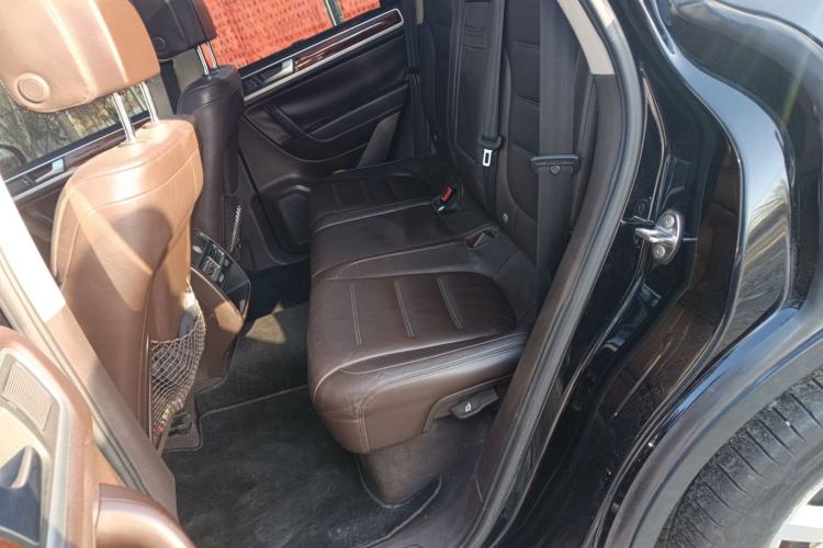 Used Volkswagen Touareg 2011 3.0 TSI Comfort Version Left Rear Seat