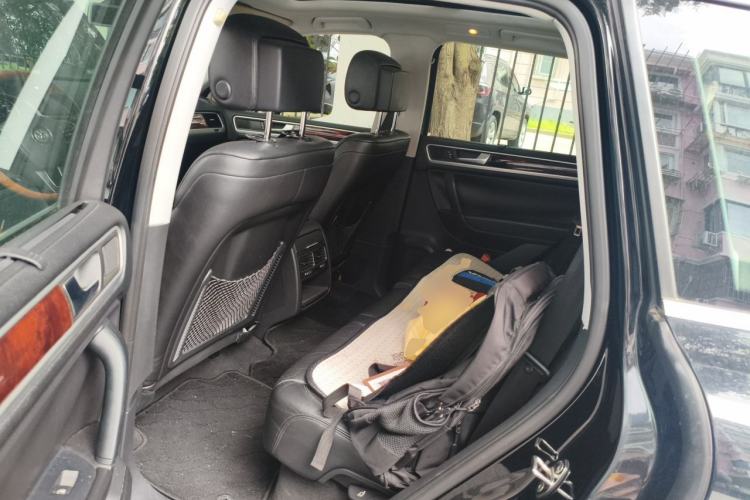 Used Volkswagen Touareg 2011 3.0 TSI Comfort Version Left Rear Seat
