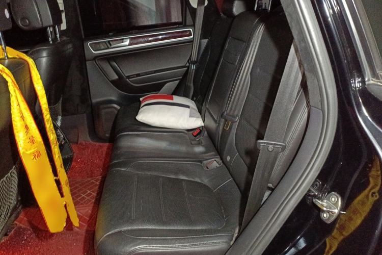 Used Volkswagen Touareg 2011 3.0 TSI Comfort Version Left Rear Seat
