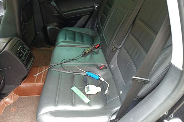 Used Volkswagen Touareg 2011 3.0 TSI High-End Version Left Rear Seat