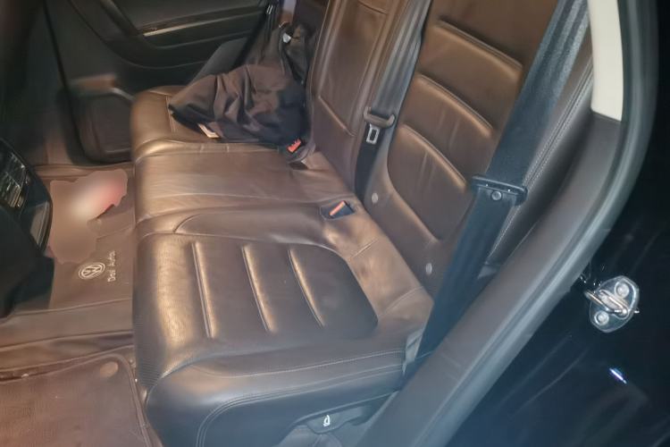 Used Volkswagen Touareg 2011 3.0 TSI Comfort Version Left Rear Seat