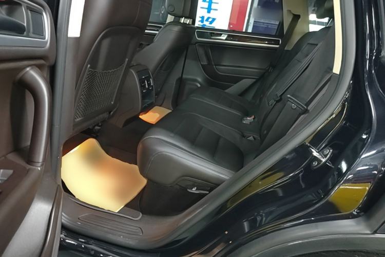 Used Volkswagen Touareg 2011 3.0 TSI Comfort Version Left Rear Seat