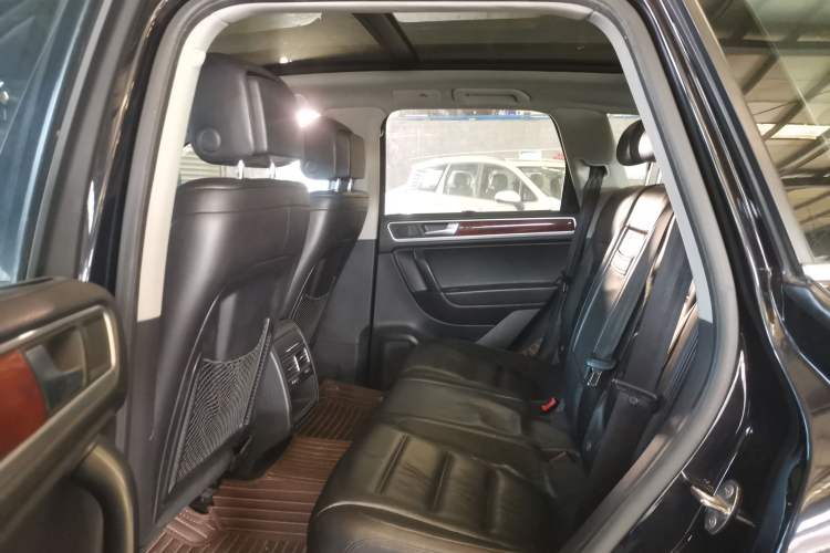 Used Volkswagen Touareg 2011 3.0 TSI Comfort Version Left Rear Seat