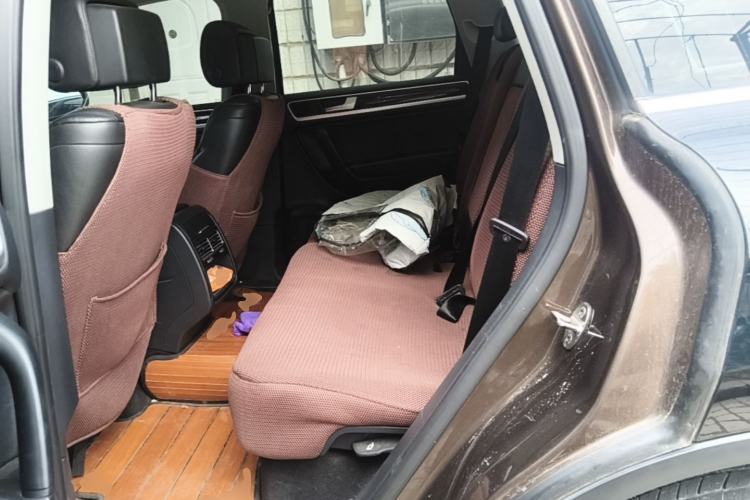 Used Volkswagen Touareg 2011 3.0 TSI Standard Version Left Rear Seat
