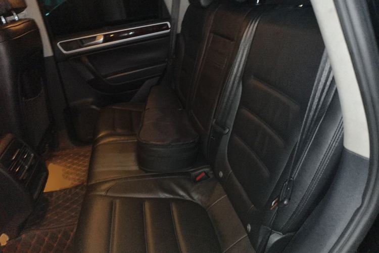 Used Volkswagen Touareg 2011 3.0 TSI High-End Version Left Rear Seat