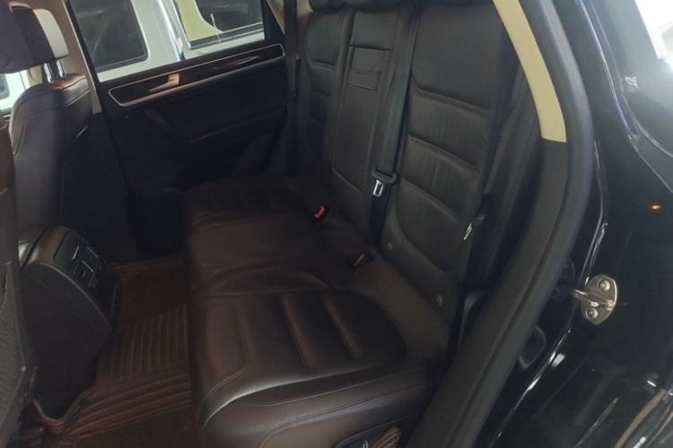 Used Volkswagen Touareg 2011 3.0 TSI Standard Version Left Rear Seat
