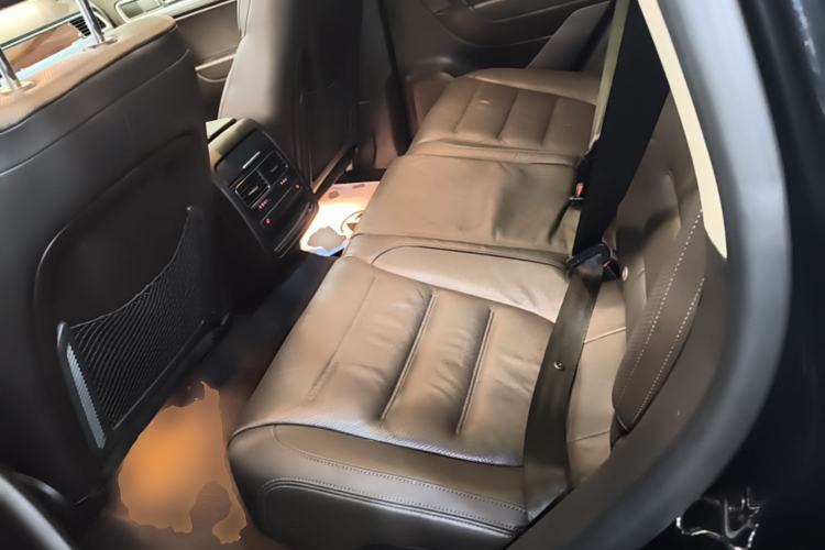 Used Volkswagen Touareg 2011 3.0 TSI Comfort Version Left Rear Seat