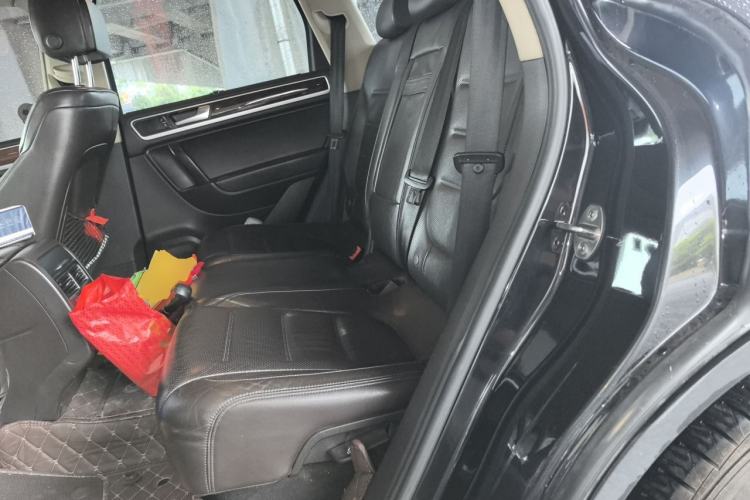 Used Volkswagen Touareg 2011 3.0 TSI Comfort Version Left Rear Seat