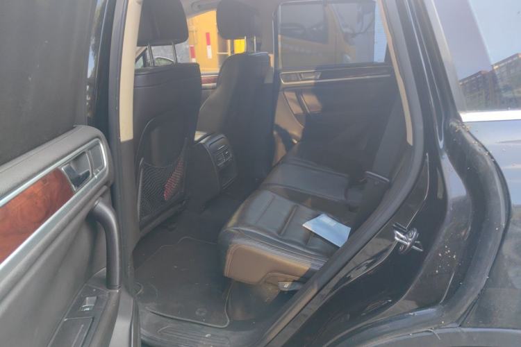 Used Volkswagen Touareg 2011 3.0 TSI Comfort Version Left Rear Seat