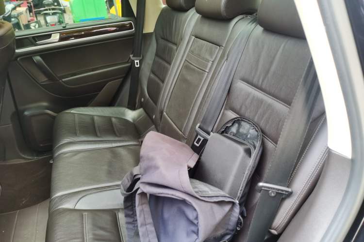 Used Volkswagen Touareg 2011 3.0 TSI Comfort Version Left Rear Seat