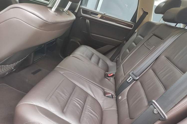 Used Volkswagen Touareg 2011 3.0 TSI Comfort Version Left Rear Seat