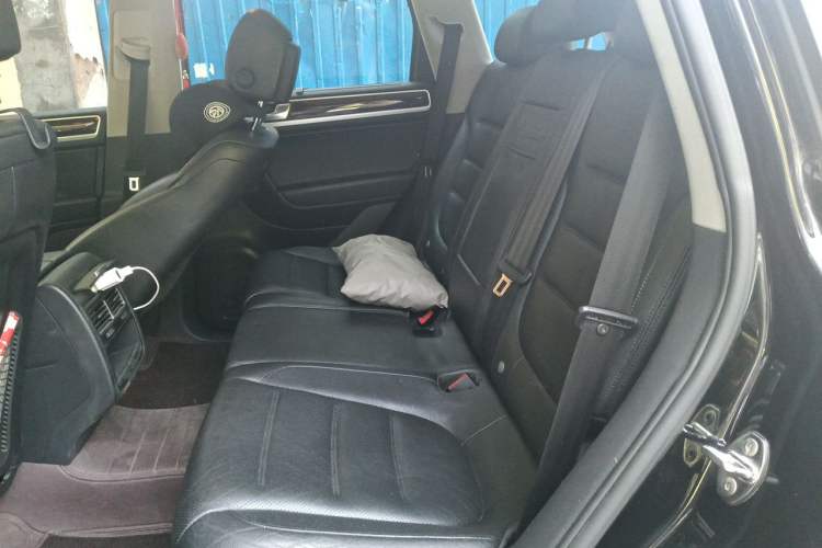 Used Volkswagen Touareg 2011 3.0 TSI Comfort Version Left Rear Seat