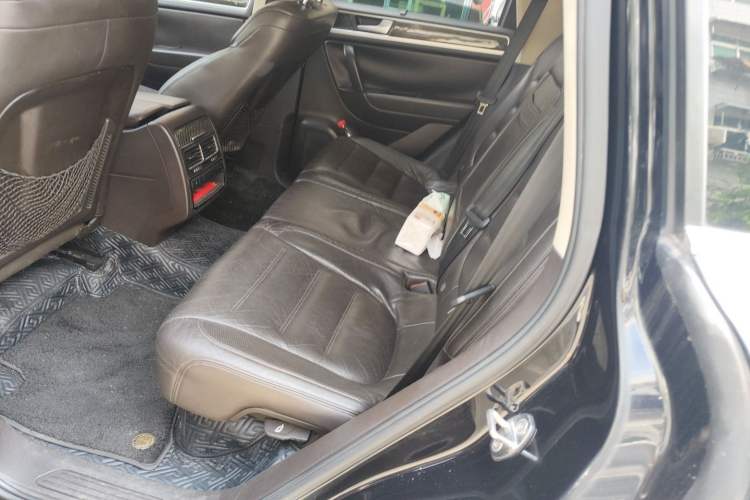 Used Volkswagen Touareg 2011 3.0 TSI High-End Version Left Rear Seat