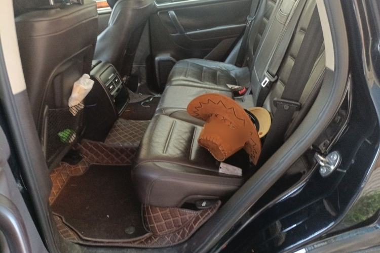 Used Volkswagen Touareg 2011 3.0 TSI Comfort Version Left Rear Seat