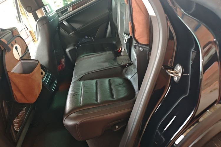 Used Volkswagen Touareg 2011 3.0 TSI High-End Version Left Rear Seat