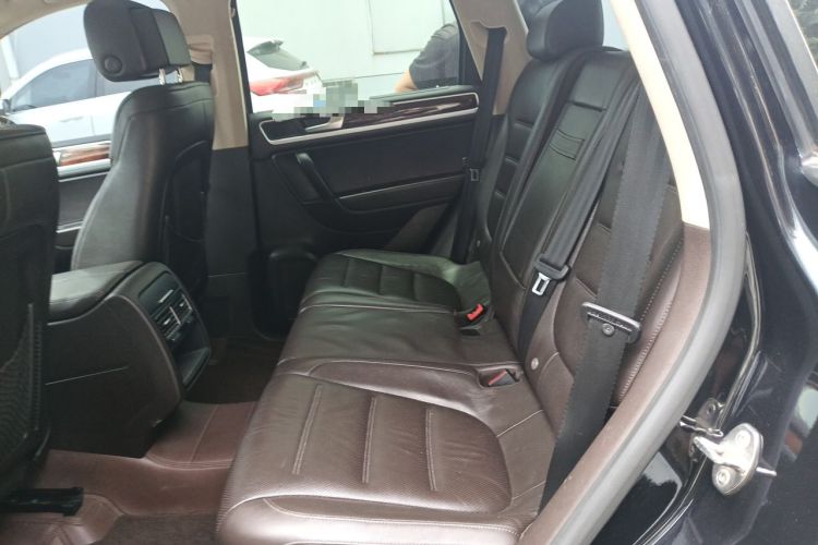 Used Volkswagen Touareg 2011 3.0 TSI Comfort Version Left Rear Seat