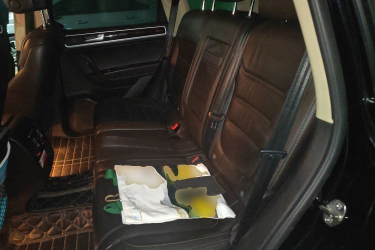 Used Volkswagen Touareg 2011 3.0 TSI Comfort Version Left Rear Seat