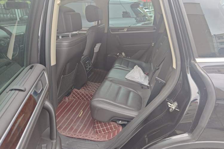 Used Volkswagen Touareg 2011 3.0 TSI High-End Version Left Rear Seat