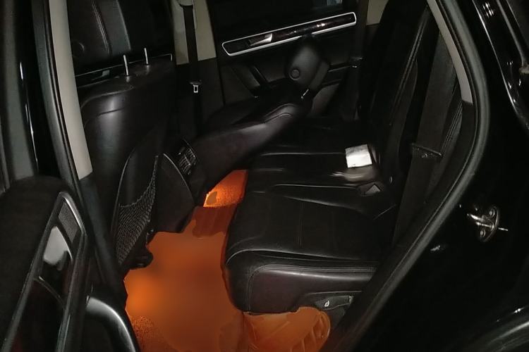 Used Volkswagen Touareg 2011 3.0 TSI Standard Version Left Rear Seat