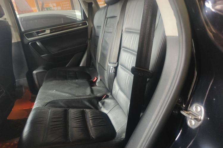 Used Volkswagen Touareg 2011 3.0 TSI Comfort Version Left Rear Seat