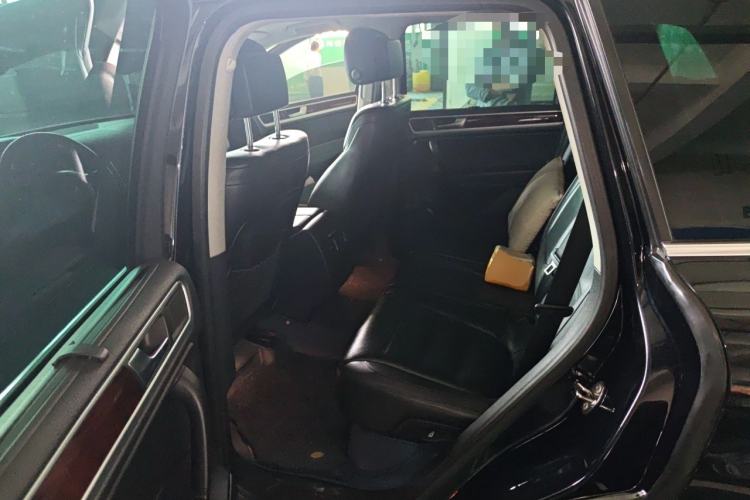 Used Volkswagen Touareg 2011 3.0 TSI High-End Version Left Rear Seat