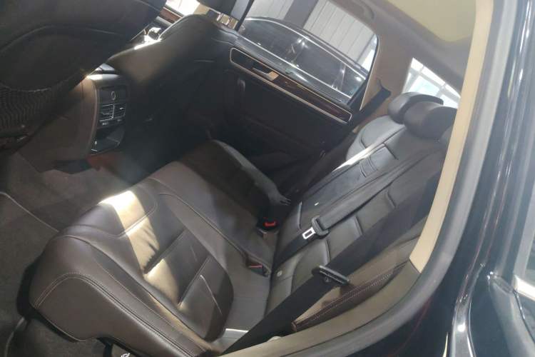 Used Volkswagen Touareg 2011 3.0 TSI Comfort Version Left Rear Seat