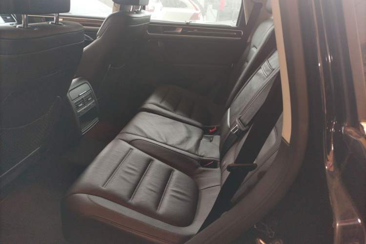 Used Volkswagen Touareg 2011 3.0 TSI Comfort Version Left Rear Seat