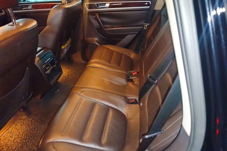 Used Volkswagen Touareg 2011 3.0 TSI Comfort Version Left Rear Seat
