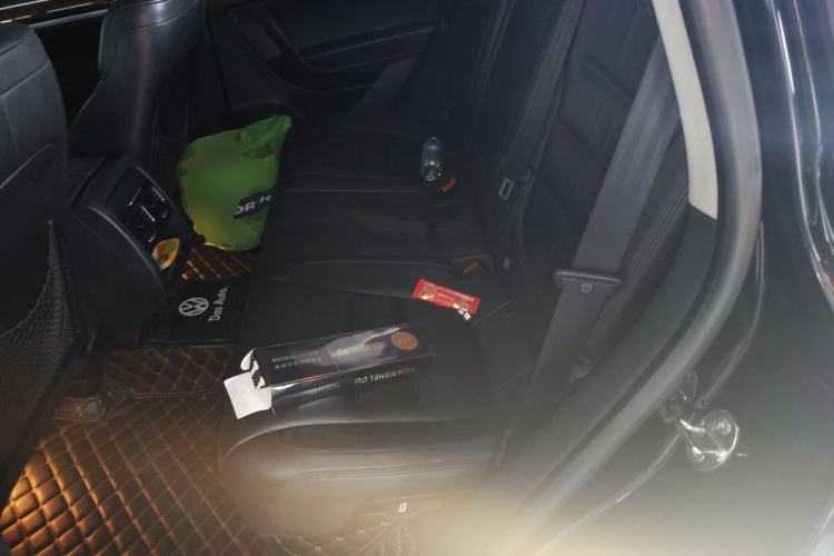 Used Volkswagen Touareg 2011 3.0 TDI Diesel Comfort Version Left Rear Seat