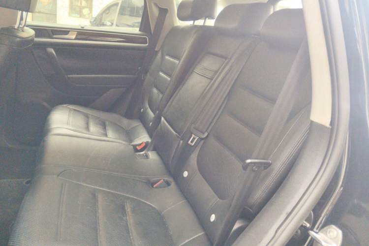 Used Volkswagen Touareg 2011 3.0 TDI Diesel Comfort Version Left Rear Seat