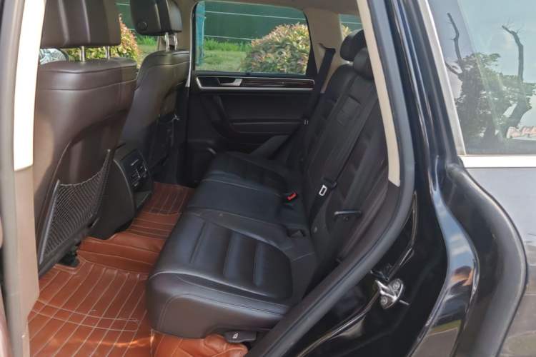 Used Volkswagen Touareg 2011 3.0 TSI Comfort Version Left Rear Seat
