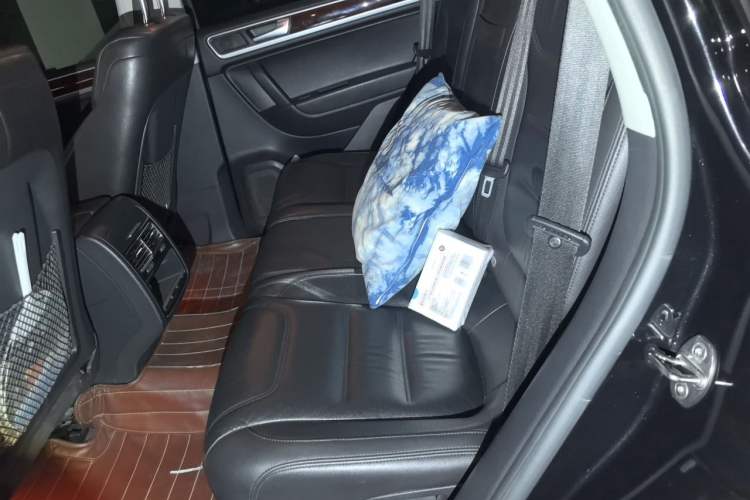 Used Volkswagen Touareg 2011 3.0 TSI Standard Version Left Rear Seat