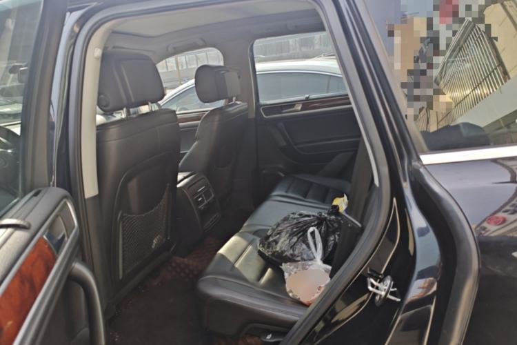 Used Volkswagen Touareg 2011 3.0 TSI Comfort Version Left Rear Seat
