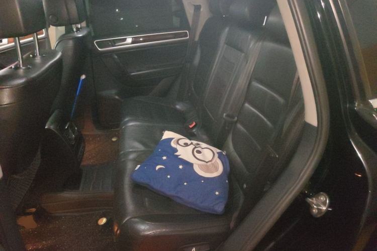 Used Volkswagen Touareg 2011 3.0 TSI High-End Version Left Rear Seat