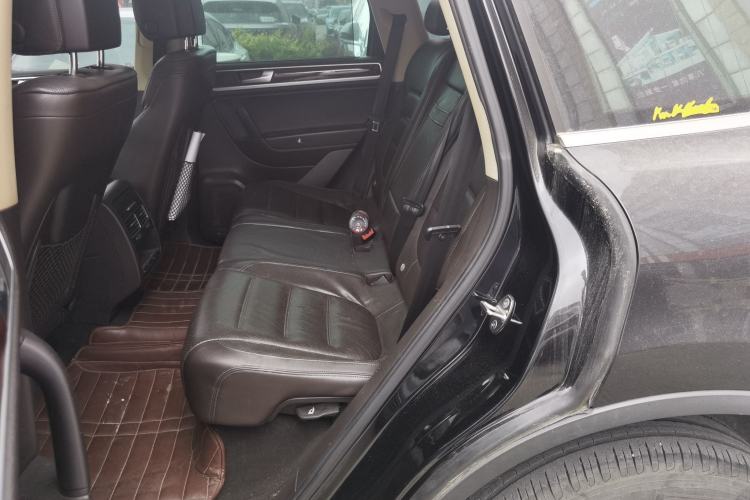 Used Volkswagen Touareg 2011 3.0 TSI Comfort Version Left Rear Seat