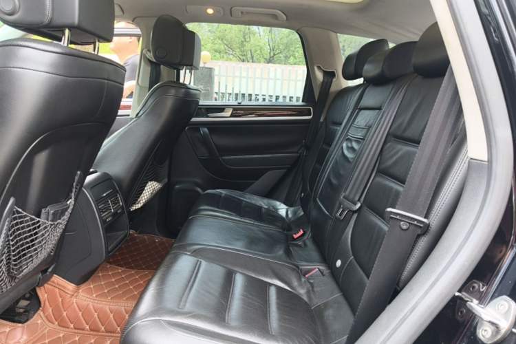Used Volkswagen Touareg 2011 3.0 TSI Comfort Version Left Rear Seat