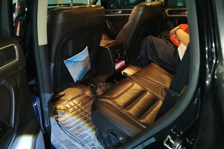 Used Volkswagen Touareg 2011 3.0 TSI Comfort Version Left Rear Seat