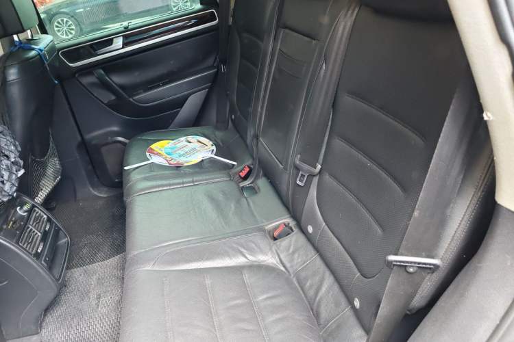 Used Volkswagen Touareg 2011 3.0 TSI High-End Version Left Rear Seat
