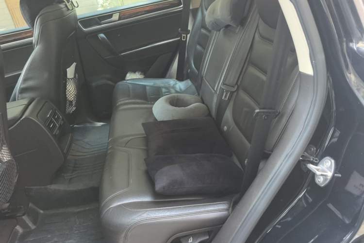 Used Volkswagen Touareg 2011 3.0 TSI Standard Version Left Rear Seat
