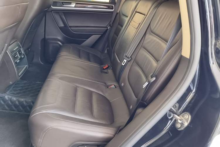 Used Volkswagen Touareg 2011 3.0 TSI Standard Version Left Rear Seat