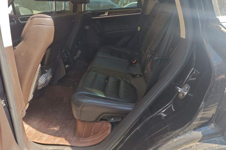 Used Volkswagen Touareg 2011 3.0 TSI Comfort Version Left Rear Seat