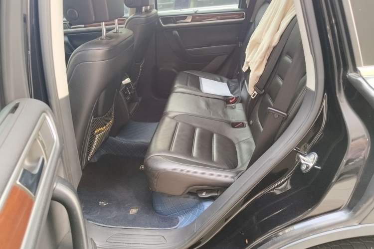 Used Volkswagen Touareg 2011 3.0 TSI Comfort Version Left Rear Seat