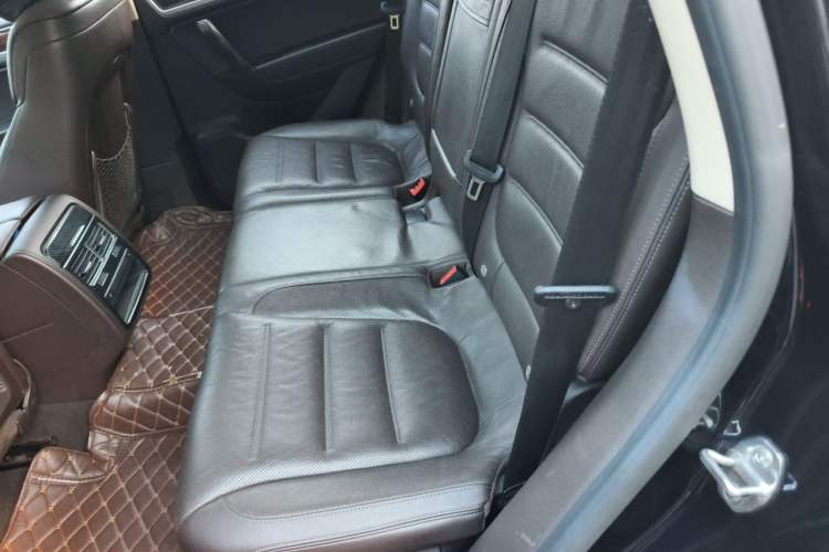 Used Volkswagen Touareg 2011 3.0 TSI High-End Version Left Rear Seat