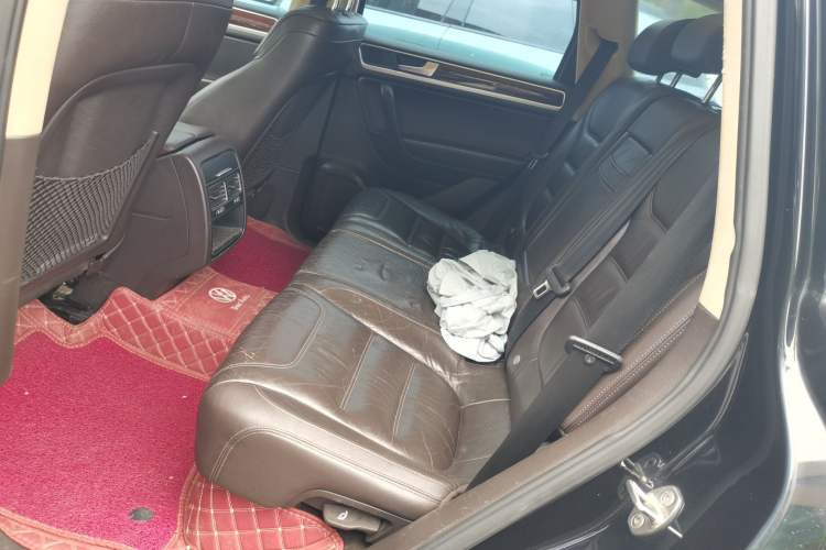 Used Volkswagen Touareg 2011 3.0 TSI Standard Version Left Rear Seat