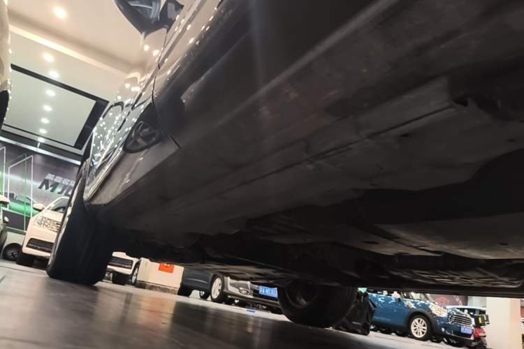 Used Volkswagen Touareg 2011 3.0 TSI Comfort Version Left Side Sill