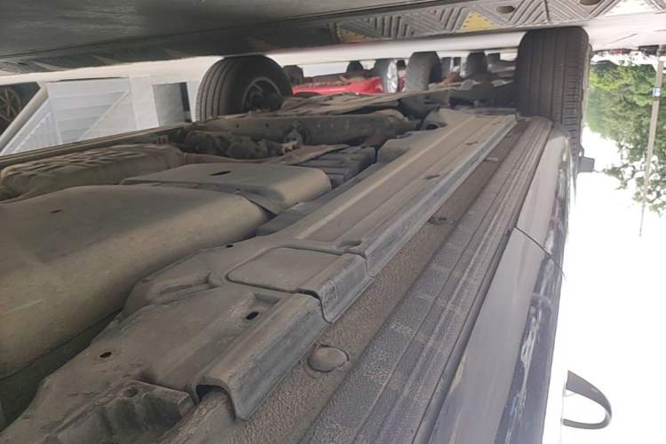 Used Volkswagen Touareg 2011 3.0 TSI Comfort Version Left Side Sill