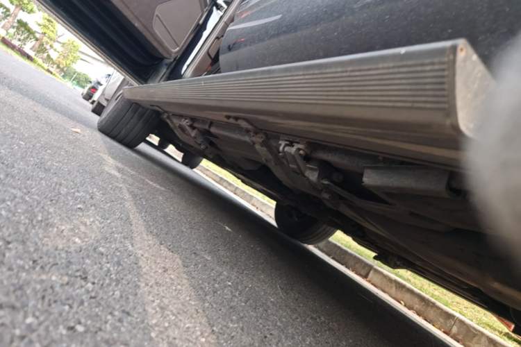 Used Volkswagen Touareg 2011 3.0 TSI Comfort Version Left Side Sill