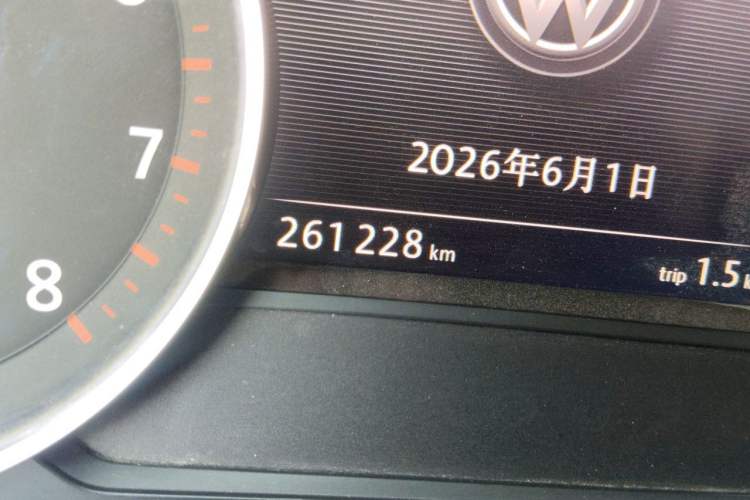 Used Volkswagen Touareg 2011 3.0 TSI Standard Version Odometer Close Up