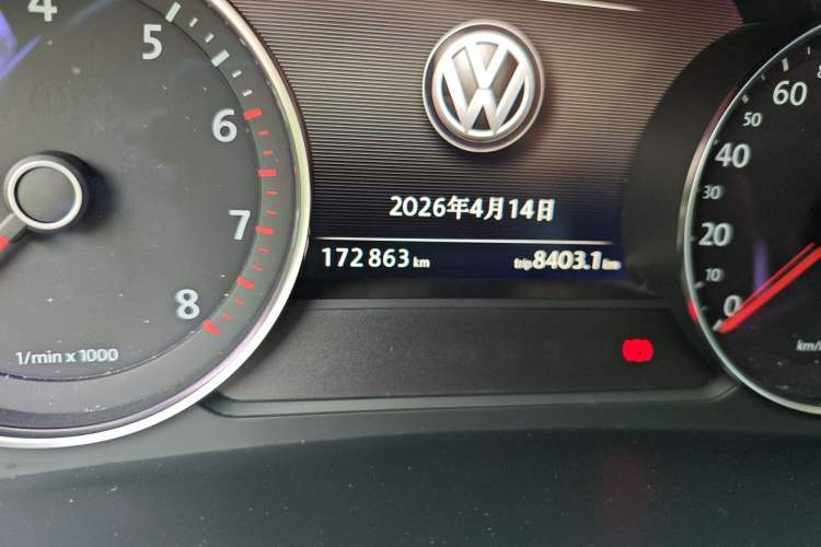 Used Volkswagen Touareg 2011 3.0 TSI Comfort Version Odometer Close Up