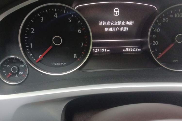 Used Volkswagen Touareg 2011 3.0 TSI Luxury Edition Odometer Close Up